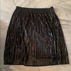 Metallic pleated skirt
